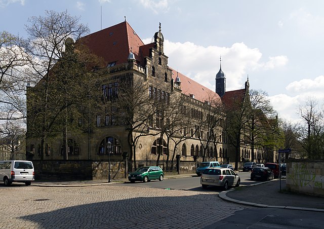 Description de l'image Kreuzschule Hauptgebäude von Ecke Ermel.jpg.