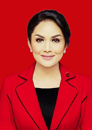 <span class="mw-page-title-main">Krisdayanti</span> Indonesian singer, actress and politician
