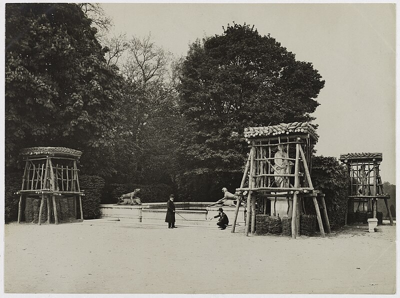 File:La protection des monuments de Paris pendant la Première guerre mondiale, château de Versailles, PH25496.jpg