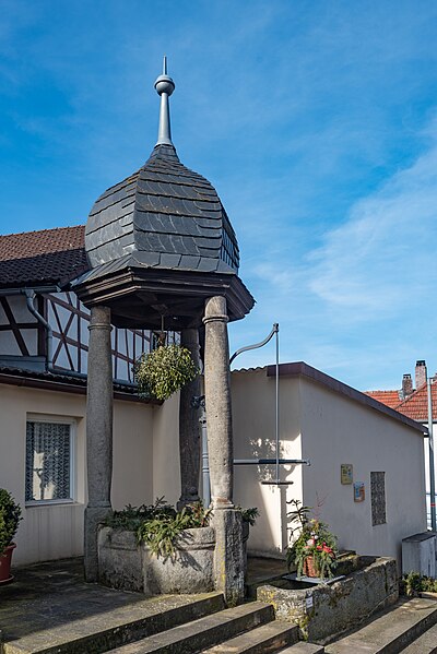 File:Lahm, Hauptstraße 14, Brunnen Itzgrund 20210221 001.jpg