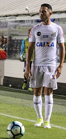 Lance da partida Santos 0 x 1 Sport Recife, válida pela 10ª rodada do Brasileirão 2017 (35384442551) (cropped).jpg