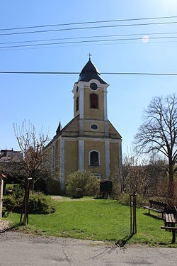 Průčelí ostela sv. Antonína Paduánského v Loučkách