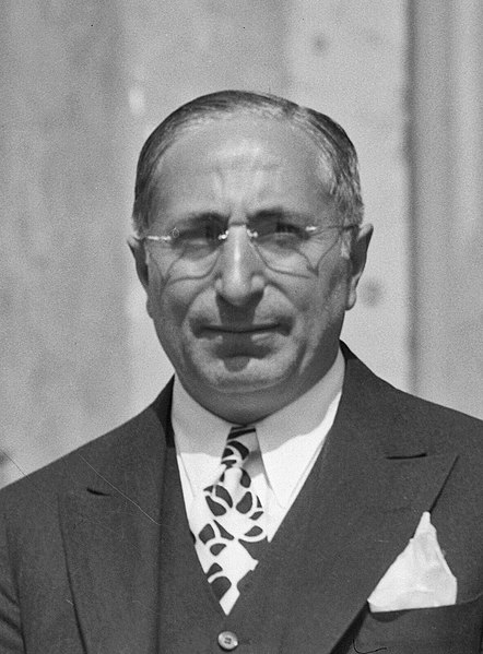 File:Louis B Mayer 1934 crop.jpg