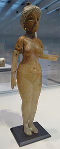 Statuette de femme nue debout, représentant peut-être la « grande déesse » babylonienne (AO 20132).
