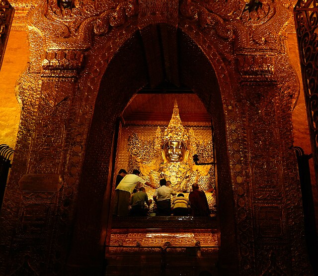 Image: Mandalay   The worship of Buddha