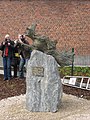 Onthulling van het heksenbeeld (foto: Werner Godfroid, collectie Erfgoed Bever)