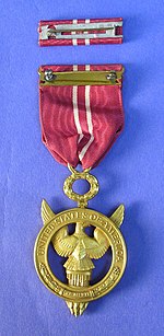 Medaille, onderscheiding (AM 2005.56.1-12) .jpg