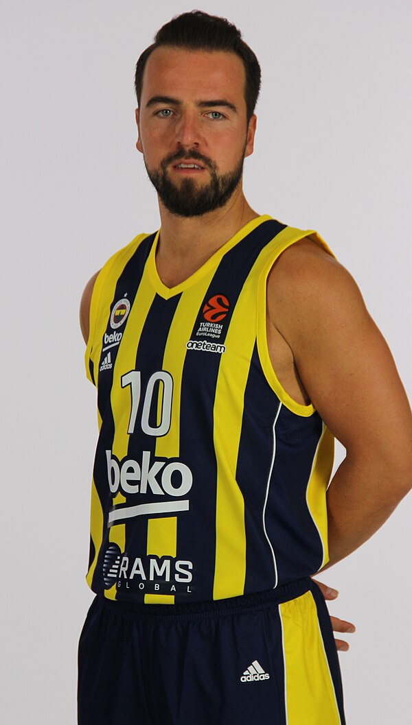 Mahmutoğlu with Fenerbahçe in 2023