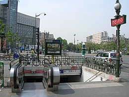 Métro 5-6-7 Place d'Italie accès.JPG