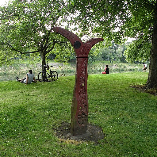 Millennium Milepost in Bute Park - geograph.org.uk - 1375197