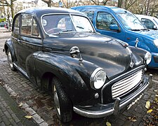 Berline Morris Minor de la Série II à deux portes (avec plus tard des lamelles de calandre horizontales)