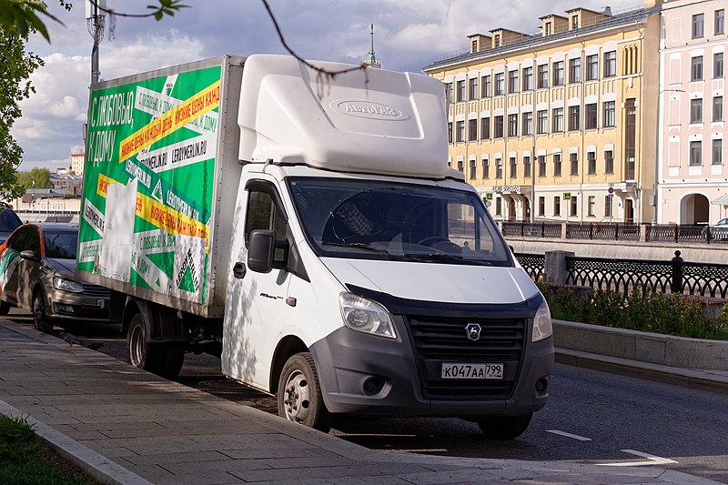 File:Moscow, Ozerkovskaya Embankment, Leroy Merlin van May 2022 01.jpg