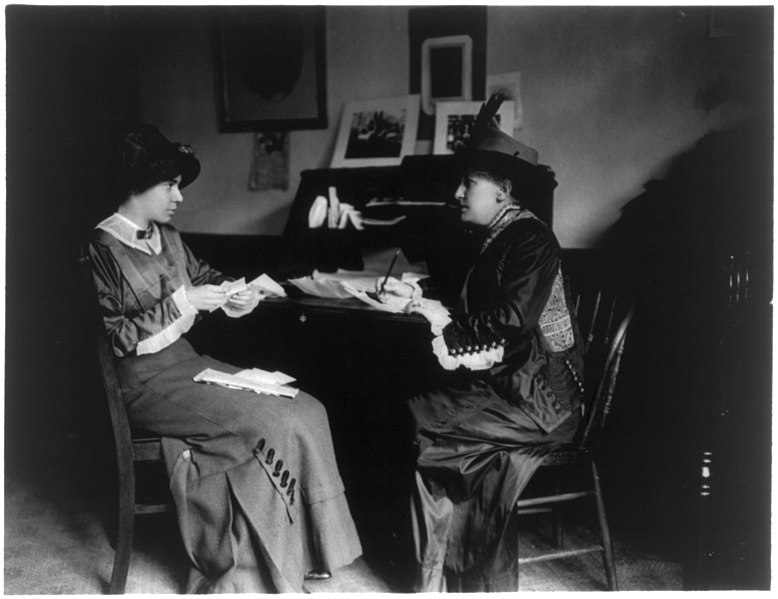 File:Mrs. Helen Gardener and Miss Alice Paul, seated, full-length portrait, at desk LCCN96524618.jpg