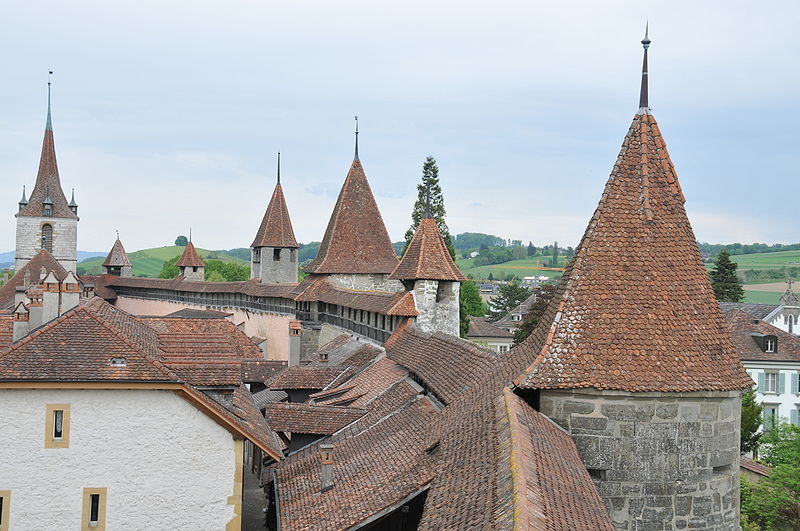 File:Murten die Stadtmauer.jpg