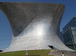 Soumaya Museum, Plaza Carso (přístupové dveře).