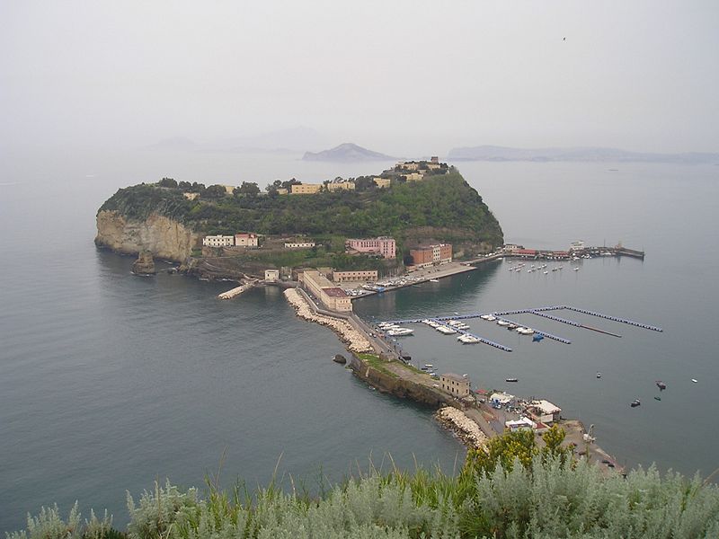 File:NisidaSeenFromPosillipo.jpg