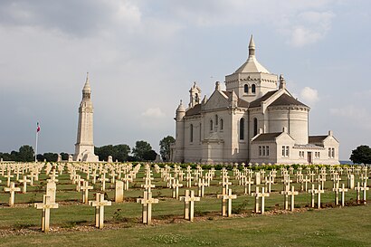 Comment aller à Nécropole Nationale De Notre-Dame-De-Lorette en transport en commun - A propos de cet endroit