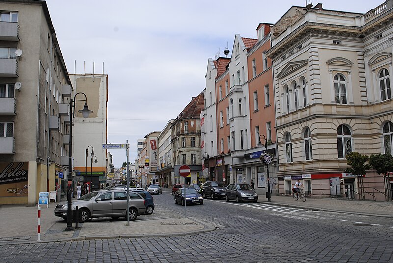 File:Opole Oppeln Krakowska Street.JPG