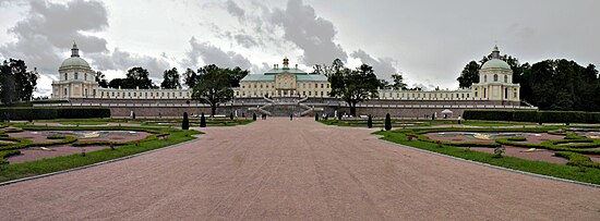 Oranienbaum_._Palace.jpg
