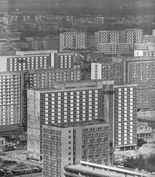 File:Osiedle Za Żelazną Bramą lata 70.jpg