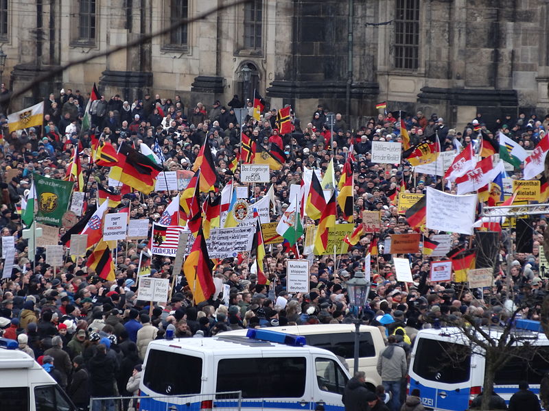 File:PEGIDA Demo DRESDEN 25 Jan 2015 116139835.jpg