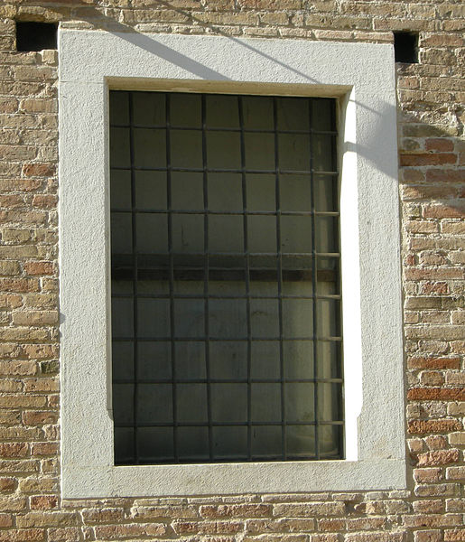 File:Palazzo ducale di urbino, esterno 04 finestra 3.JPG