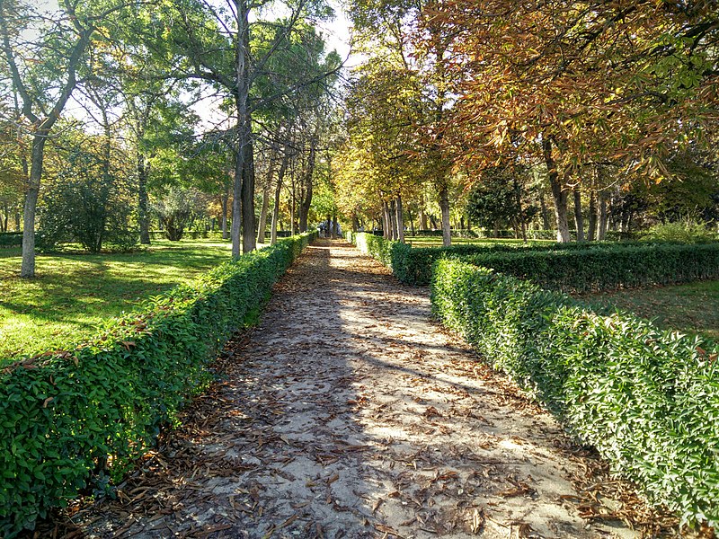 File:Parque del Retiro.jpg