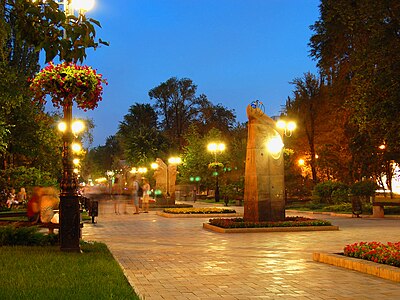 Аллея памятников на бульваре Пушкина