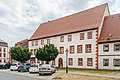 Pfarrhaus (zwei Hausnummern) in geschlossener Bebauung