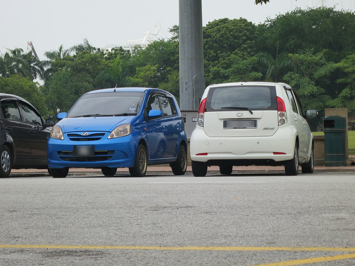 File Perodua Viva And Perodua Myvi 1 Jpg Wikimedia Commons