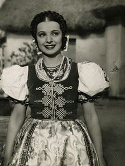 Bordy Bella első filmszerepében, a Piros bugyellárisban (1938)