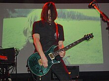 Steven Wilson et sa PRS sur scène avec Porcupine Tree en 2008
