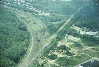 Port Morris Junction and Port Morris railyard in 1985. The Lackawanna Cut-Off goes straight toward the upper right, while NJ Transit's Montclair-Boonton Line to Hackettstown, New Jersey, curves off to the left. Port-Morris-aerial.JPG