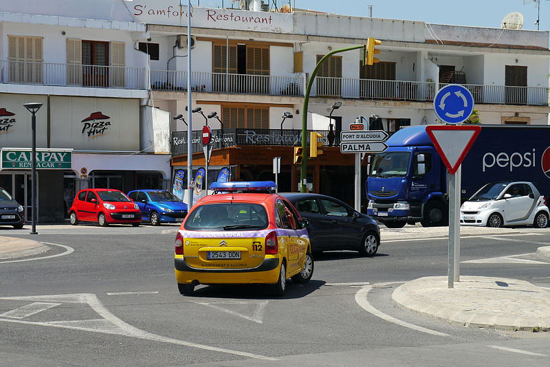 File:Port d'Alcúdia, Mallorca - Spain (8109908747).jpg