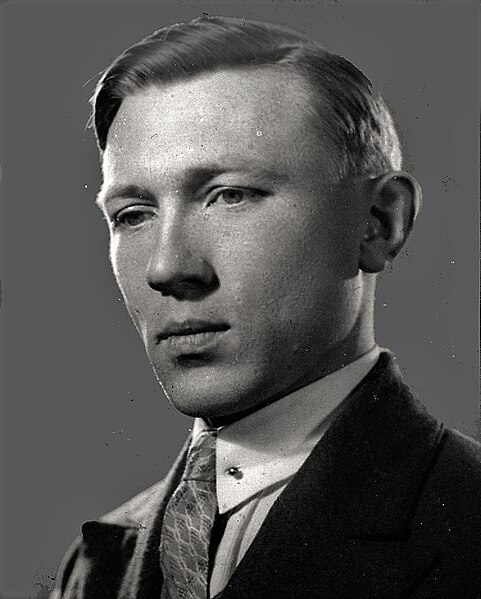 File:Portret of engineer (1940s).jpg