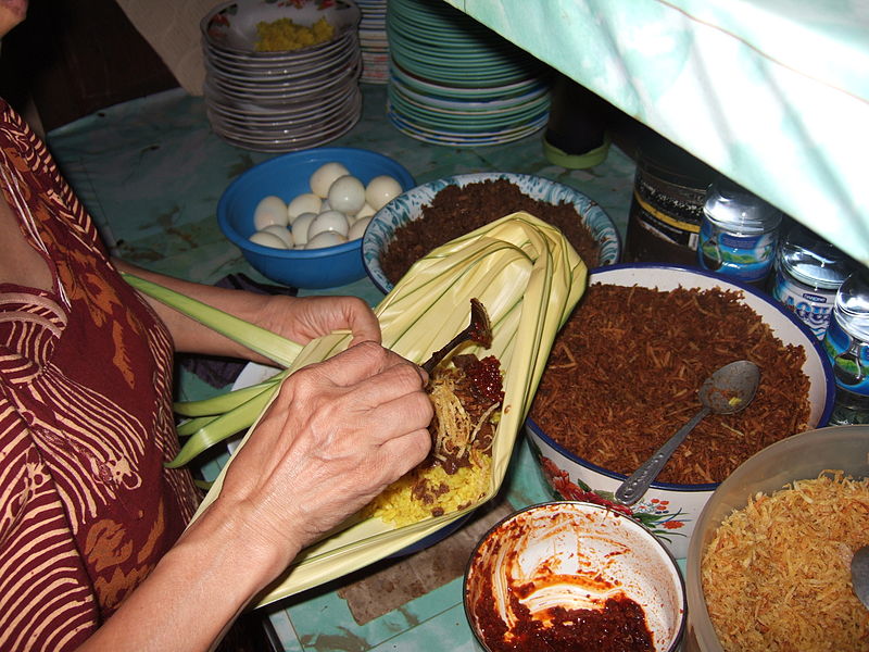 File:Preparing nasi kuning.JPG