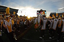 Huntington Bank Stadium - Wikipedia