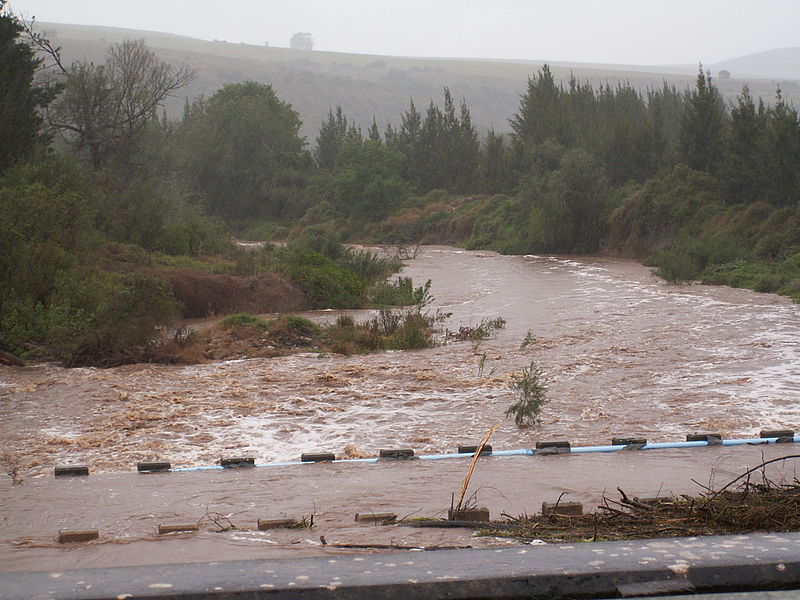 File:RSA R324 nach dem Regen.JPG