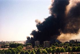 Vista del incendio del almacén.