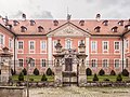 * Nomination Entrance portal of Reichmannsdorf Palace --Ermell 06:35, 28 September 2017 (UTC) * Promotion GQ --Palauenc05 06:42, 28 September 2017 (UTC)