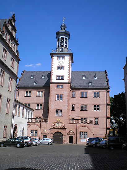 So kommt man zu der Schloßmuseum Darmstadt mit den Öffentlichen - Mehr zum Ort Hier