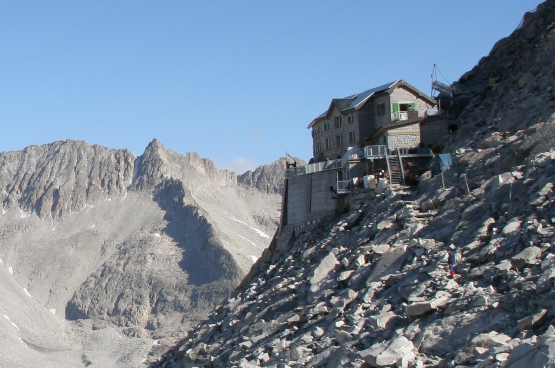 Rifugio Ai Caduti dell’Adamello