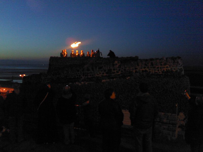 File:Ross Castle Beacon, Diamond Jubliee 2012.jpg