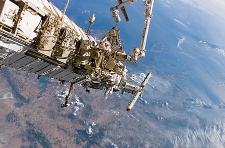 Tập_tin:STS-115_EVA_2_on_Day_5.jpg