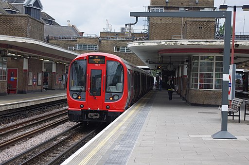 S Stock 21024 at Harrow-on-the-Hill (1)