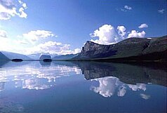 Utsikt mot Sarek nasjonalpark fra Lake Laitaure i Rapadalen med Skierfe til høyre, Nammatj i sentrum