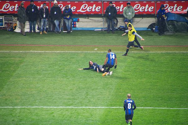 Palacio celebrating with Ezequiel Schelotto.