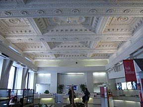 English: Bank in the lobby of the Hoge Building