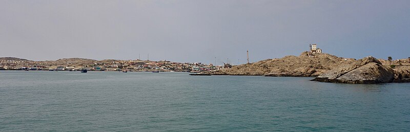 File:Shark Island and Harbour (37673259516).jpg