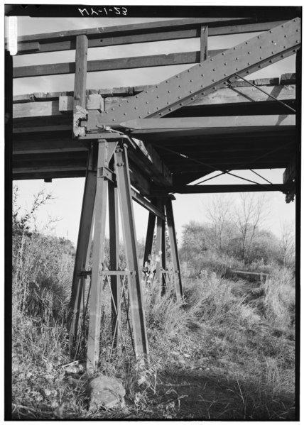 File:Similar to WY-1-8. - North Platte River Bowstring Truss Bridge, Spanning North Platte River, Fort Laramie, Goshen County, WY HAER WYO,8-FOLA.V,1-23.tif